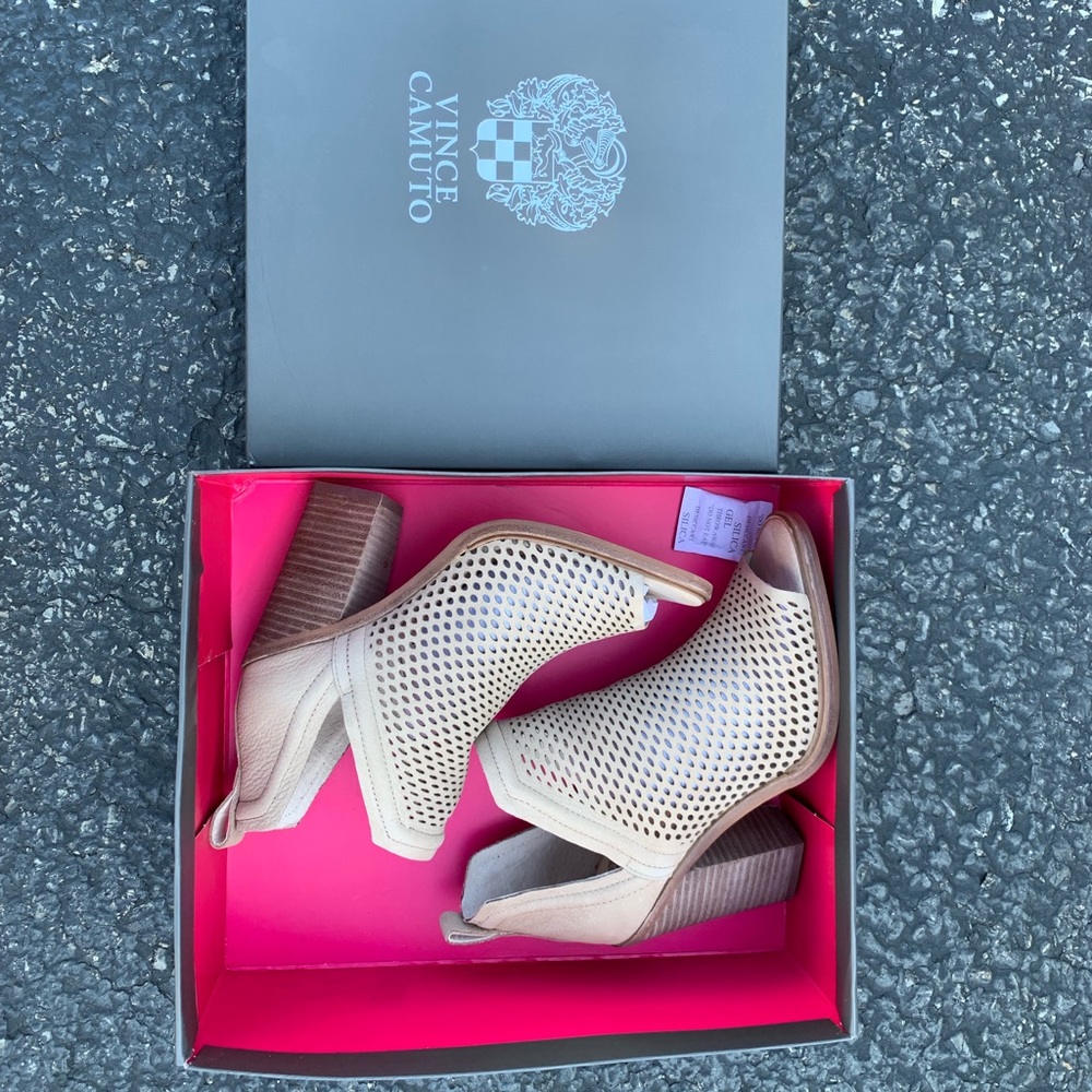 Vince Camuto Sandals